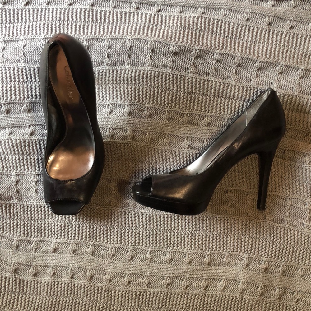 Amazing condition open toe black heels CK